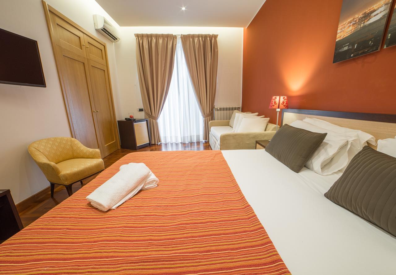 נאפולי B&B Chiaia 32 מראה חיצוני תמונה